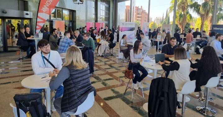 Más de 1000 entrevistas en tres horas en el VI Matchmaking Talento–Empresa celebrado dentro del III Congreso de IA de Andalucía