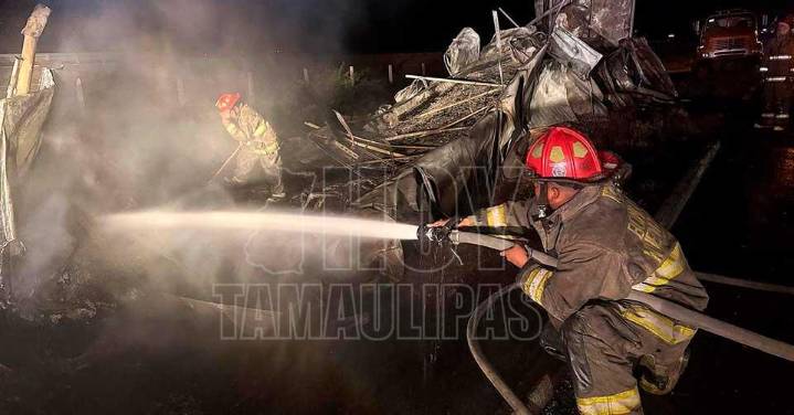 Trailero muere calcinado tras accidente en carretera a Nuevo Laredo