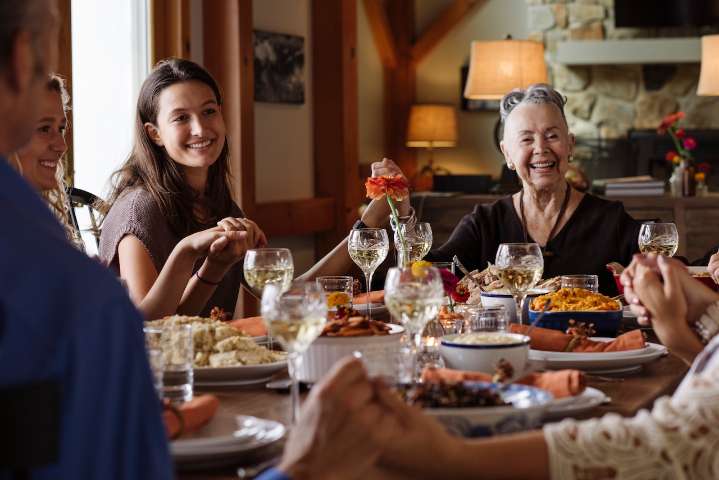 Miss Manners: Do I really have to hold hands for prayer? I just washed them for supper