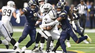 Raiders' offense finally gets moving, Geno Smith hits Brock Bowers in end zone