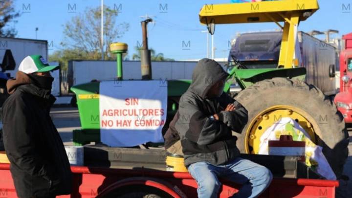 Campesinos bloquean Maseca en Silao por bajos precios del maíz