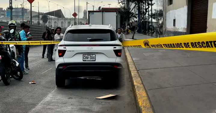 CONFIRMADO | Asesinan a hombre en CENTRO DE LIMA a pesar que intentó huir tras ser interceptado en su vehículo a plena luz del día