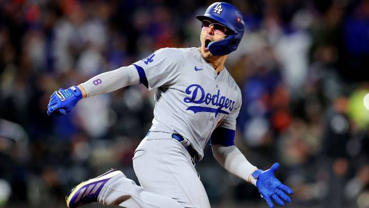 Enrique Hernandez has elbow surgery, will miss WBC