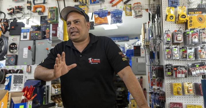 "Hay que volvernos a adaptar": Vecinos de Ceiba debaten el impacto de la presencia militar