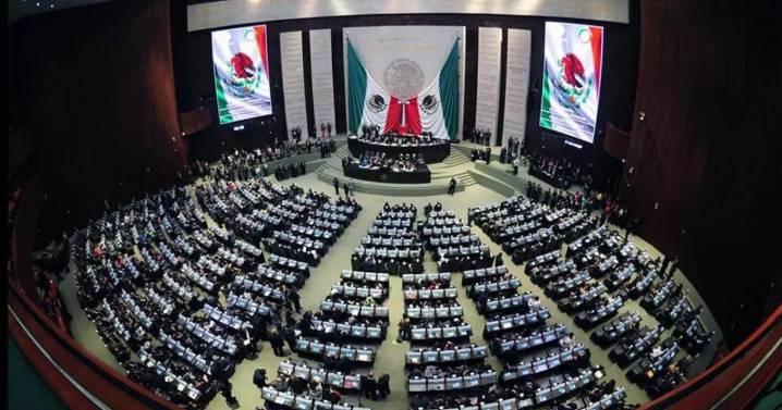 ¡Dimes y diretes en San Lázaro! Influencer morenista irrumpe sesión y se arma la trifulca