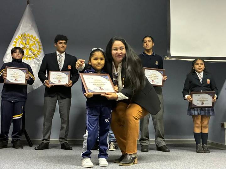 Entregaron reconocimientos a los mejores compañeros 2025 de 60 colegios de Arica