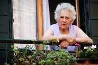 Dear Abby: I’m struggling with my cranky senior neighbor