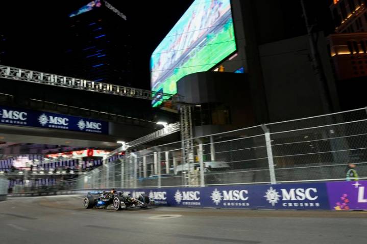 Motor racing-F1 drivers praise Vegas, criticize track quality and schedule placement