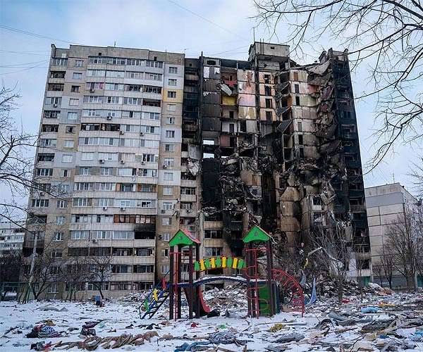 Russia strike on Kyiv apartment block kills six, Ukraine says