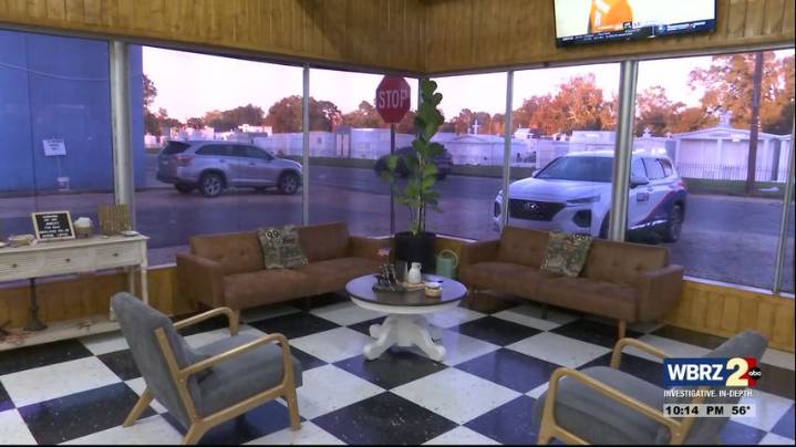 New Roads barbershop holds food drive to give back to public