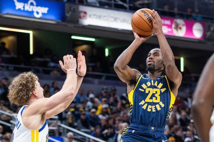 NBA roundup: Pacers upend Warriors in 1st win of season