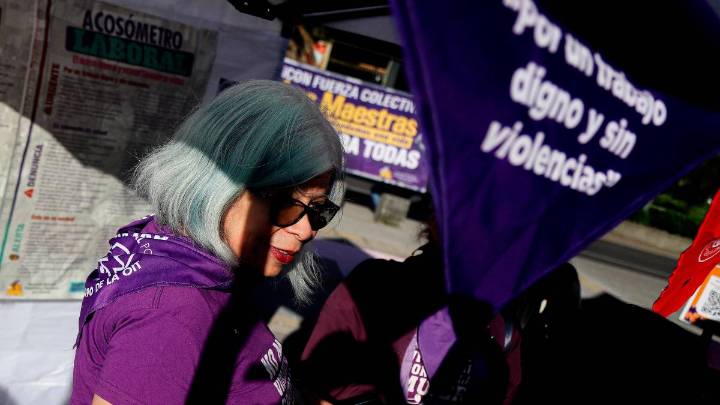 Viernes, noches y números desconocidos: así ocurre el acoso telefónico contra mujeres en Colombia