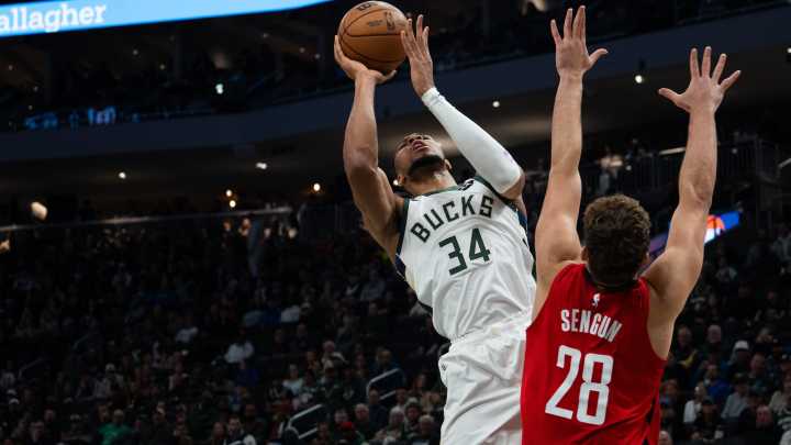 Bucks injury report: Is Giannis Antetokounmpo playing tonight?