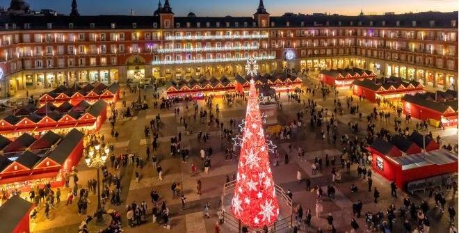 Vuelve el mercadillo de Navidad más emblemático de Madrid: más de 100 puestos en la Plaza Mayor