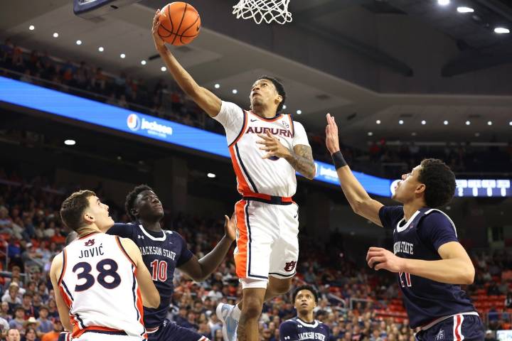 Deadspin | No. 22 Auburn to see step up in competition with undefeated Oregon at Players Era opener