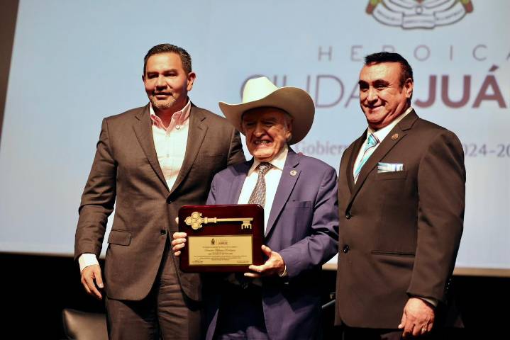 Felicita Alcalde a la ANP y entrega Llaves de la Ciudad a Demetrio Bilbatúa en emotivo homenaje