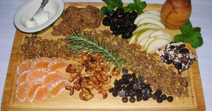 WV Culinary Team: Build a fruit-and-nut tray for holiday entertaining