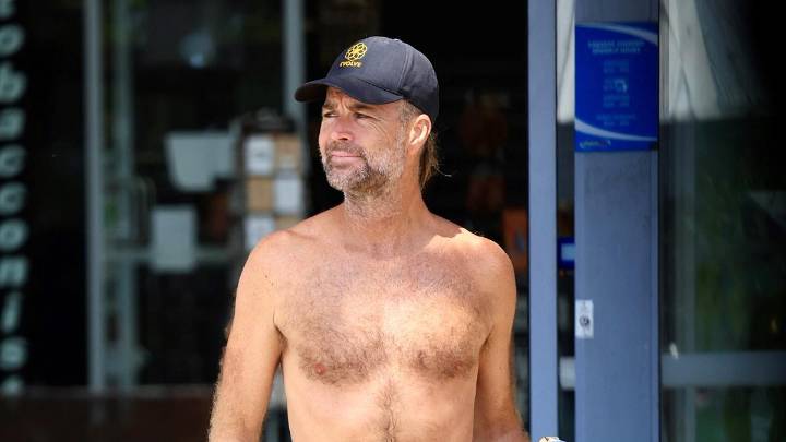 Pete Evans: Former celebrity chef and MKR host spotted barefoot and shirtless once again