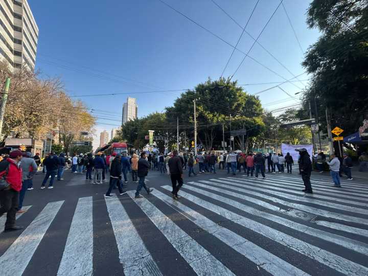 Cañeros bloquean la Sader para exigir mejores pecios