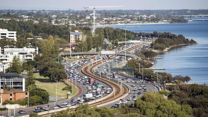 Perth traffic: Kwinana Freeway crash caused heavy traffic near Narrows Bridge