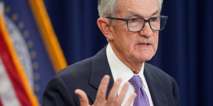 Top analyst sees ‘genuine cracks for mid- to lower