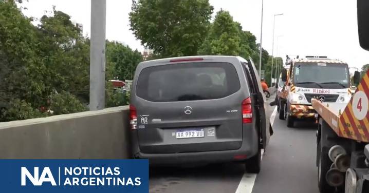 Una camioneta fuera de control provocó un choque frontal en Parque Chacabuco