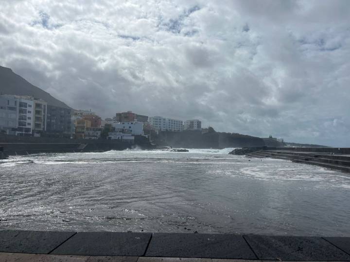 La Laguna cierra sus zonas costeras por el mal estado del mar