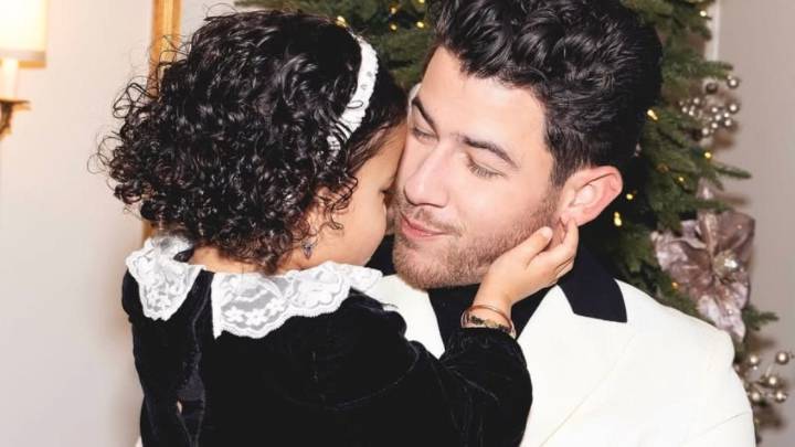 Malti Marie Adorably Holds Dad Nick Jonas’ Face In New Pic, Priyanka Chopra Reacts