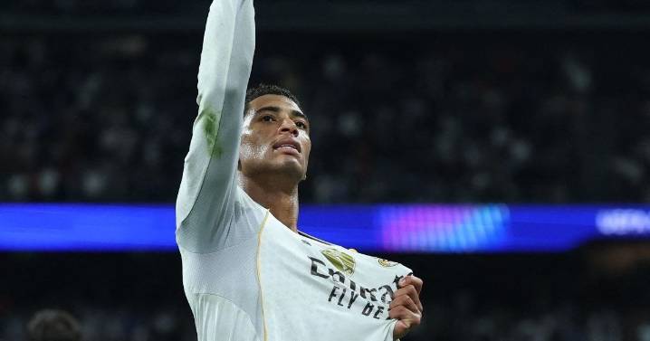 Real Madrid sufre en Elche para salvar un punto y el liderato