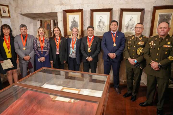 Municipalidad Provincial de Arequipa rindió homenaje a Francisco Bolognesi conmemorando los 209 años de nacimiento