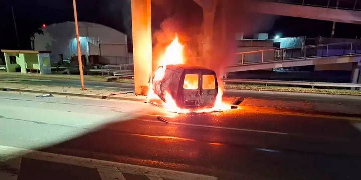 Tragedia en Córdoba: un hombre murió calcinado tras chocar y quedar atrapado en su camioneta