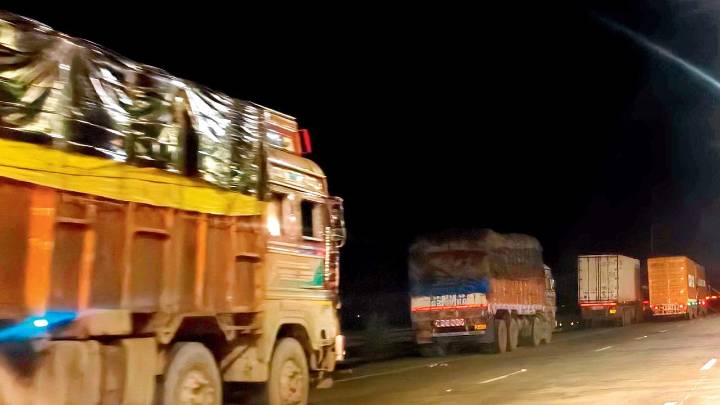 Samruddhi Mahamarg turns into illegal truck bay at night, motorists alarmed