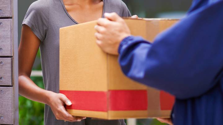 Insólito caso en EE.UU.: mujer compró medicinas online, pero recibió una caja con partes humanas