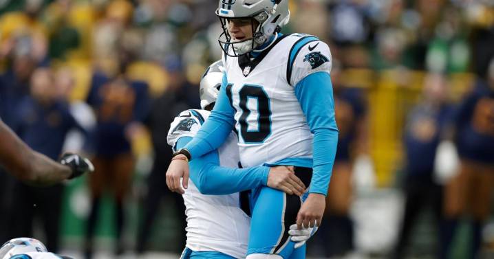 Rico Dowdle's big day gives Carolina Panthers 16