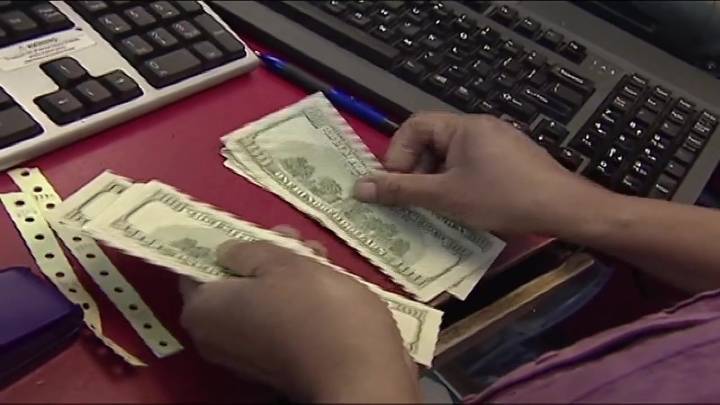 Shoppers prepared to dig for deals, hoping to save this holiday season