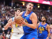 Nuggets vencen a Warriors con estelar actuación de Jokic