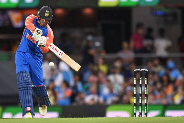 Ind vs Aus 5th T20I: Bad weather halts play after Abhishek, Gill give India flying start