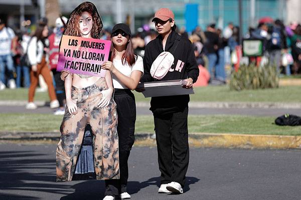 Shakira fusiona fuerza, talento y fuego latino