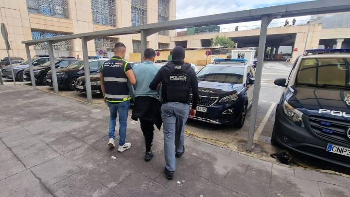 Ecuador anuncia la captura de ‘Pipo’ Chavarría, presunto líder narcotraficante de Los Lobos; tenía pasaporte colombiano