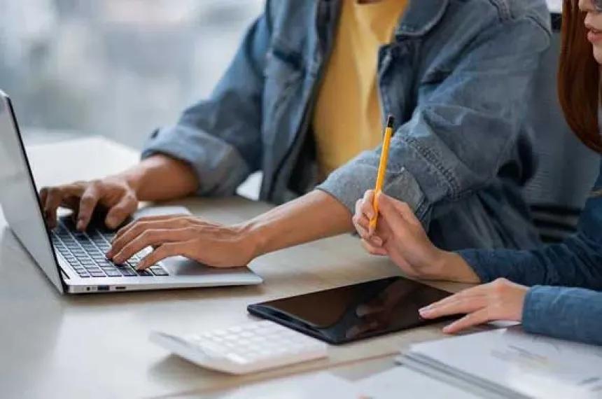 Argentina: 9 de cada 10 trabajadores buscan empleo nuevo en 2025 por insatisfacción