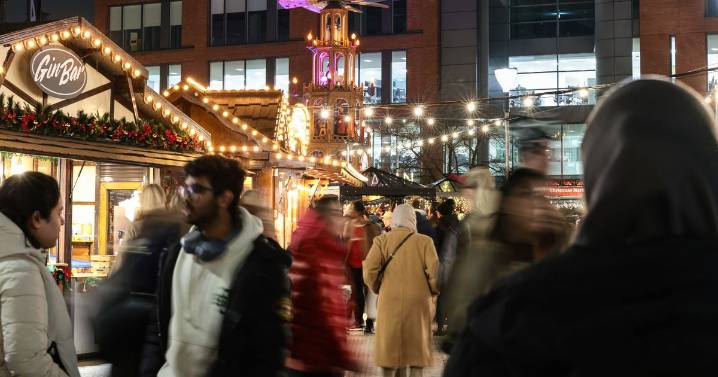 How to get to the Manchester Christmas Markets by public transport