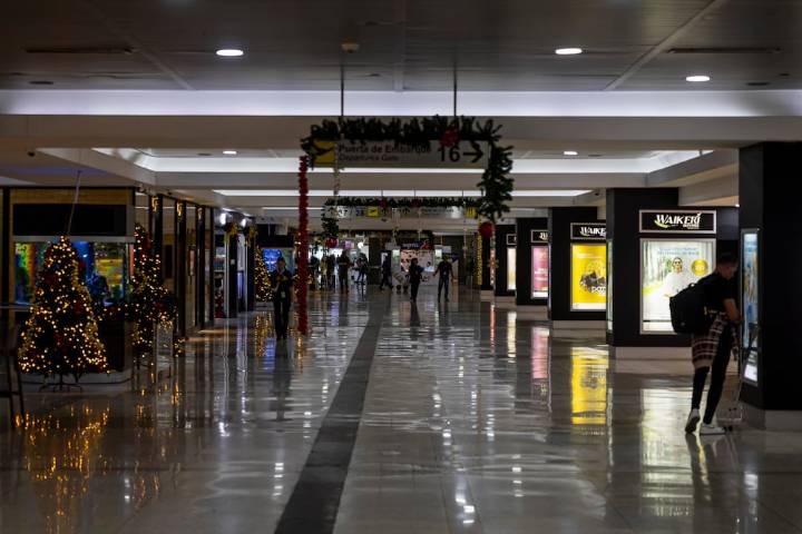 Principal aeropuerto de Venezuela sigue funcionando pese al anuncio de Donald Trump