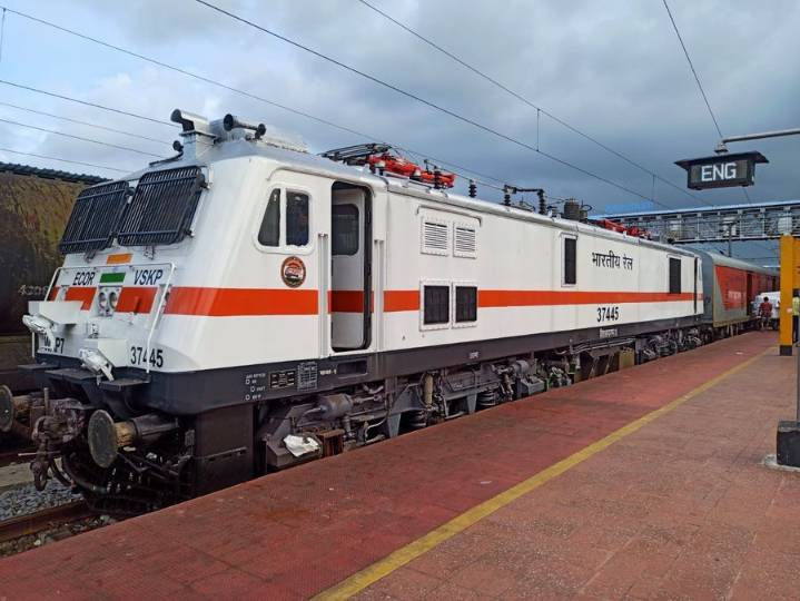 Railways reduce freight charges for bulk cement transport