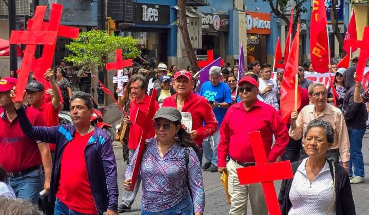 Ecuador recuerda 103 años de huelga obrera (+Fotos)