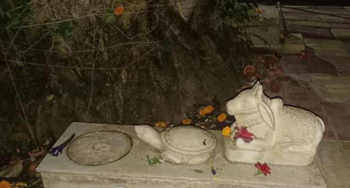 Shivling stolen from Neelkanth Mahadev Mandir in Gandevi; CCTV footage captures act