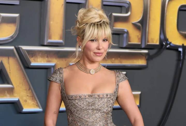 Millie Bobby Brown denuncia acoso de la prensa por criticar su cuerpo: “Respeto el periodismo, pero déjenme en paz”