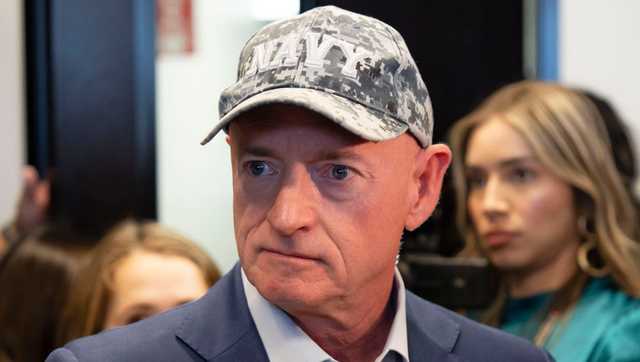 Experts doubt Pentagon can punish Sen. Kelly for 'illegal orders'