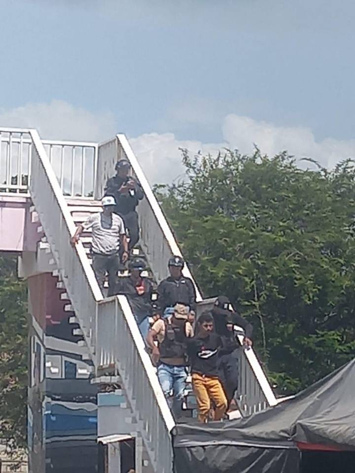 PoliZamora rescató a hombre que trató de lanzarse de pasarela