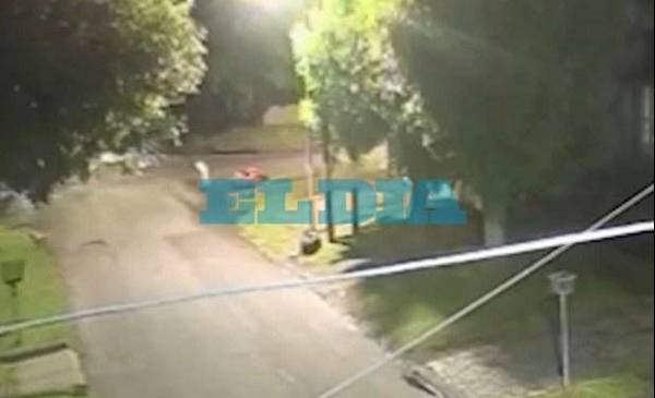 VIDEO. Motochorros dispararon y le robaron a una mujer en La Plata