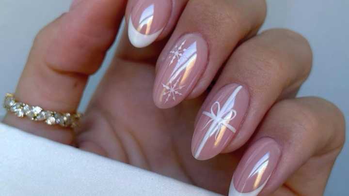 No más manicure francés: 5 diseños de uñas navideñas satinadas para manos elegantes y refinadas